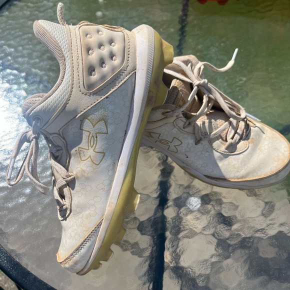 Under Armour Boy's 5Y Cream football cleats - Picture 1 of 6